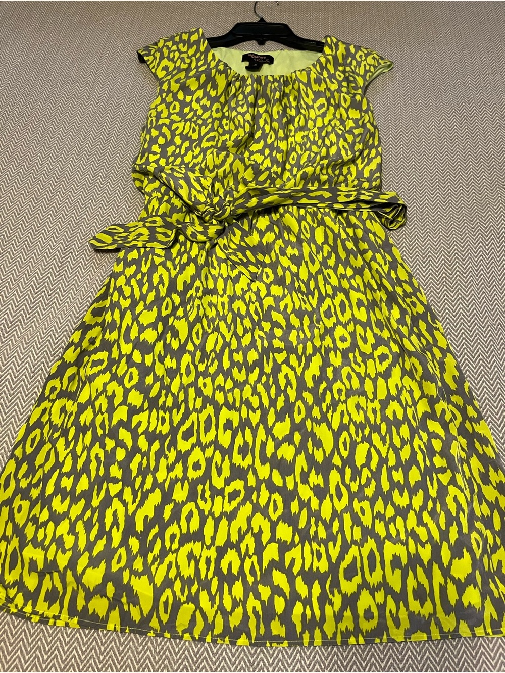 Signature by Robbie Bee Neon Yellow and Gray Animal Print Dress With Belt. Sz 10